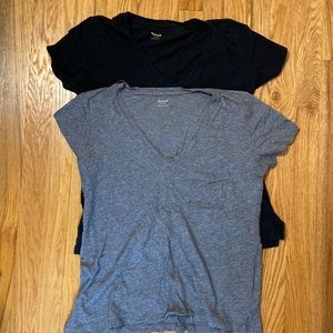 Pair of Madewell v-neck tshirts. One black One Grey size medium